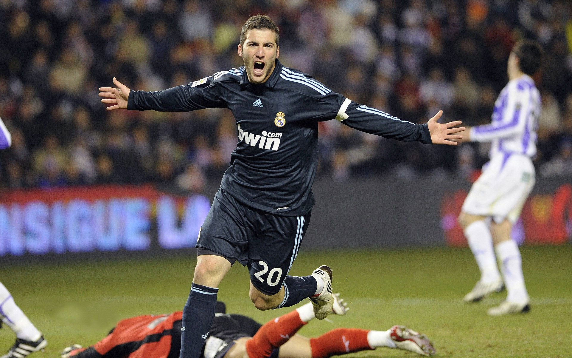 中国男篮的坚持赢得掌声，中国男篮虽败犹荣