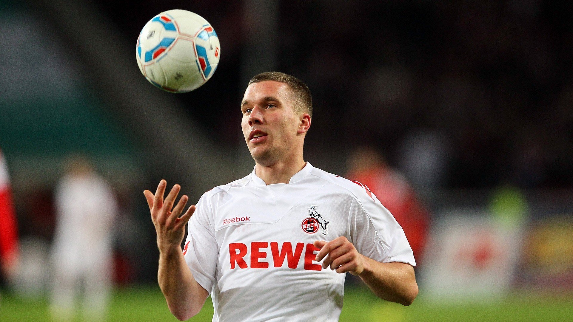 欧冠焦点战:巴黎对决拜仁,关键位置定胜负,巴黎终结拜仁连胜